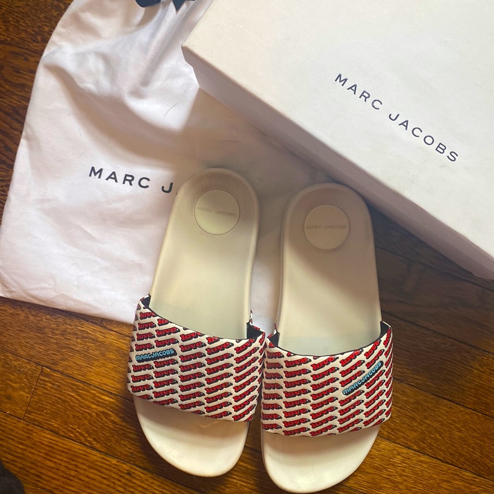 Marc Jacobs “love.” Slides
